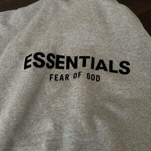 Men’s Essentials Fear of God sweatshirt. Size large. Dark oatmeal.